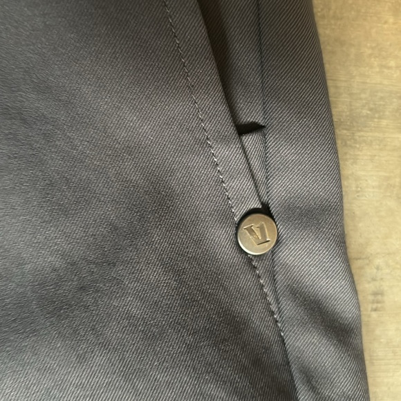 Vuori cascade tech Chino Pant color charcoal - Picture 3 of 9